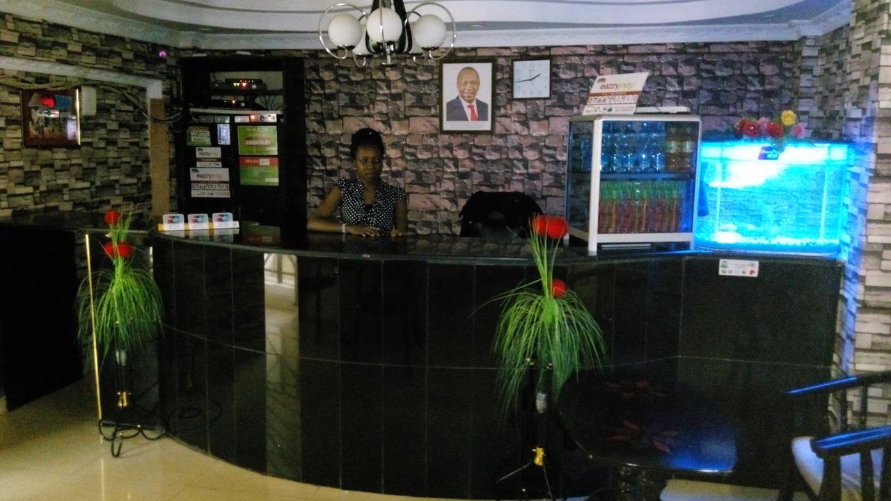 Royal Palm Hotel And Suites Накуру Экстерьер фото